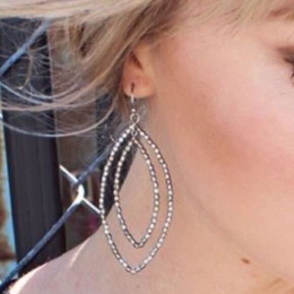 RARE stella & dot ~ silverβbardot hoop earrings - Picture 2 of 5